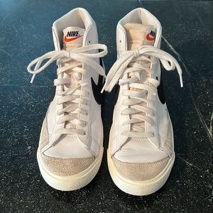 Nike Women’s Blazer Mid 77 in Black - Size 9.5